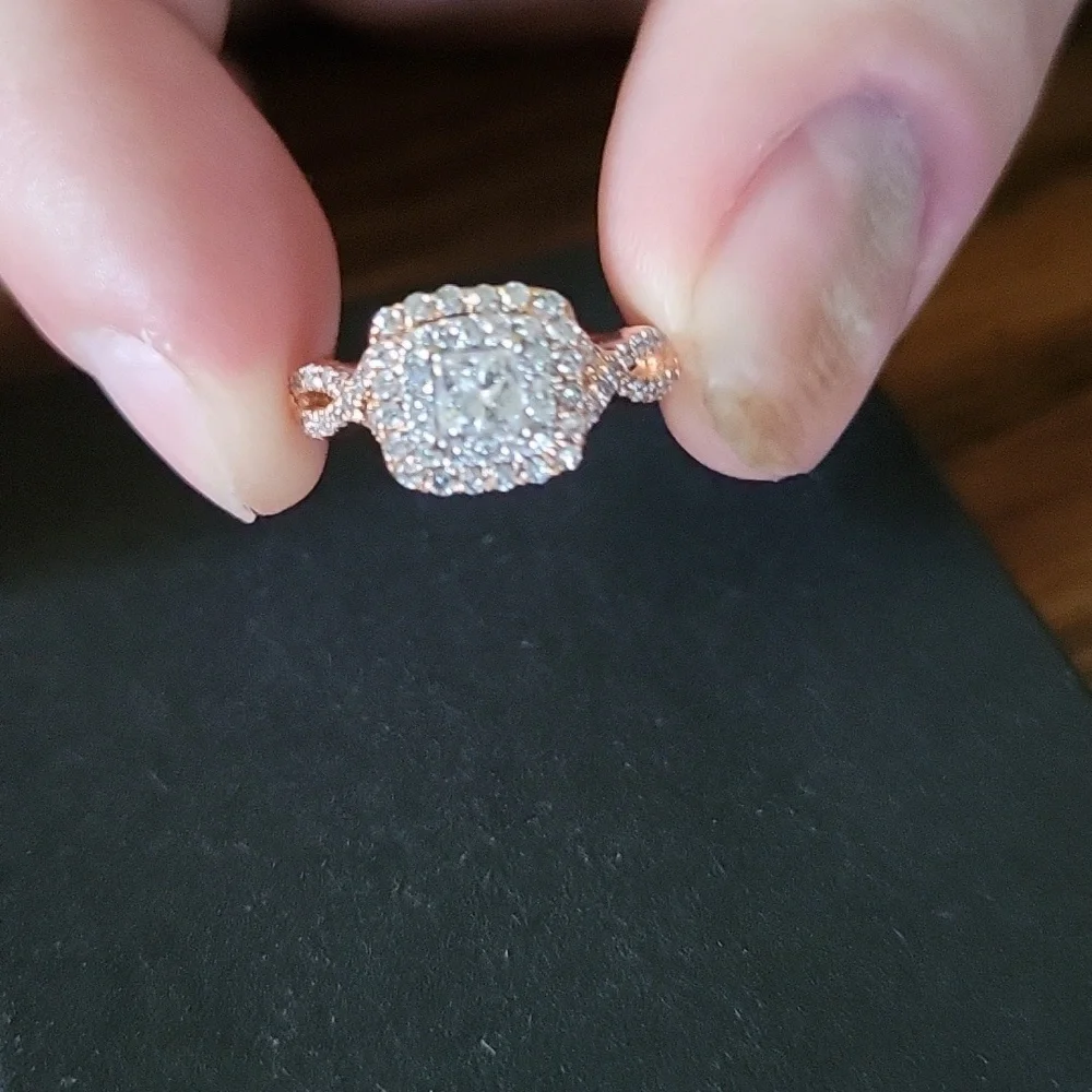 14K Rose gold bridal set Size 5 Reasonable offers will be considered. - Picture 3 of 8